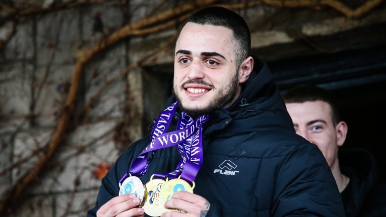 Абсолютно съм удовлетворен каза световният шампион по вдигане на тежести